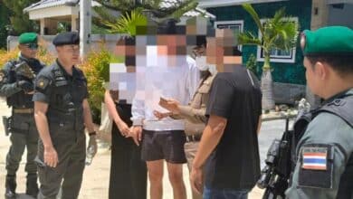 เจ้าหน้าที่นำหมายค้นบ้านแดสงตัวกับ เซ็น สามพระยา