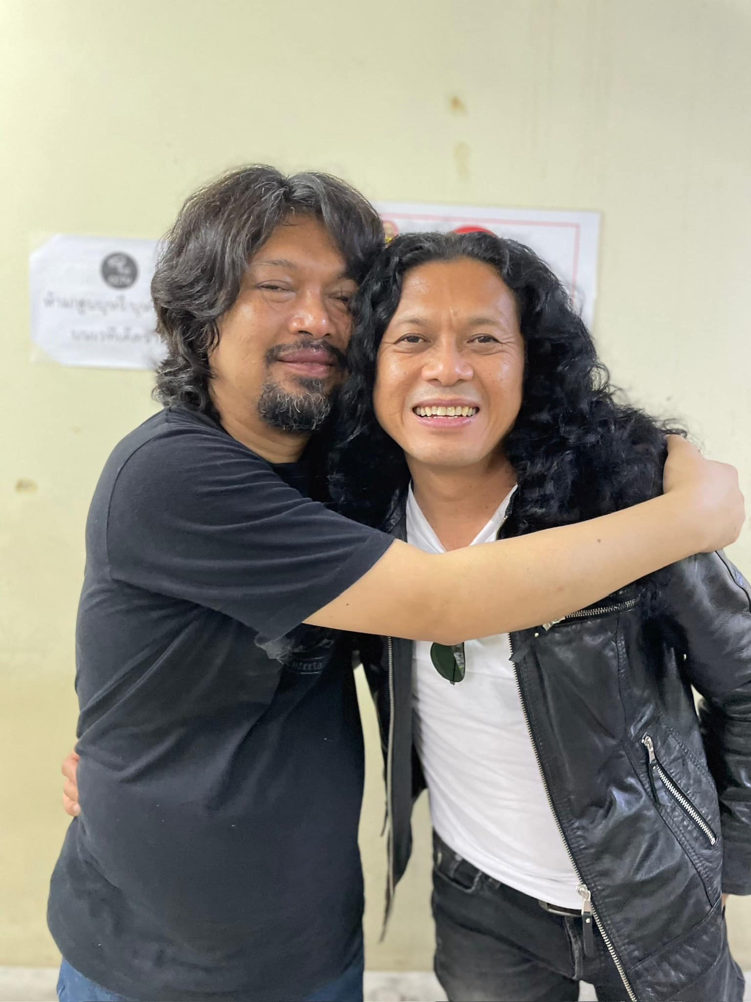 เสก โลโซ ถ่ายภาพคู่กับพี่ชาย แสน นากา