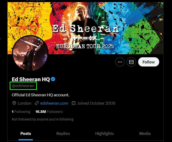 เอ็ด ชีแรน (Ed Sheeran) ที่โพสต์ภาพเปรียบเทียบตัวเองกับ ครูไพบูลย์ แสงเดือน