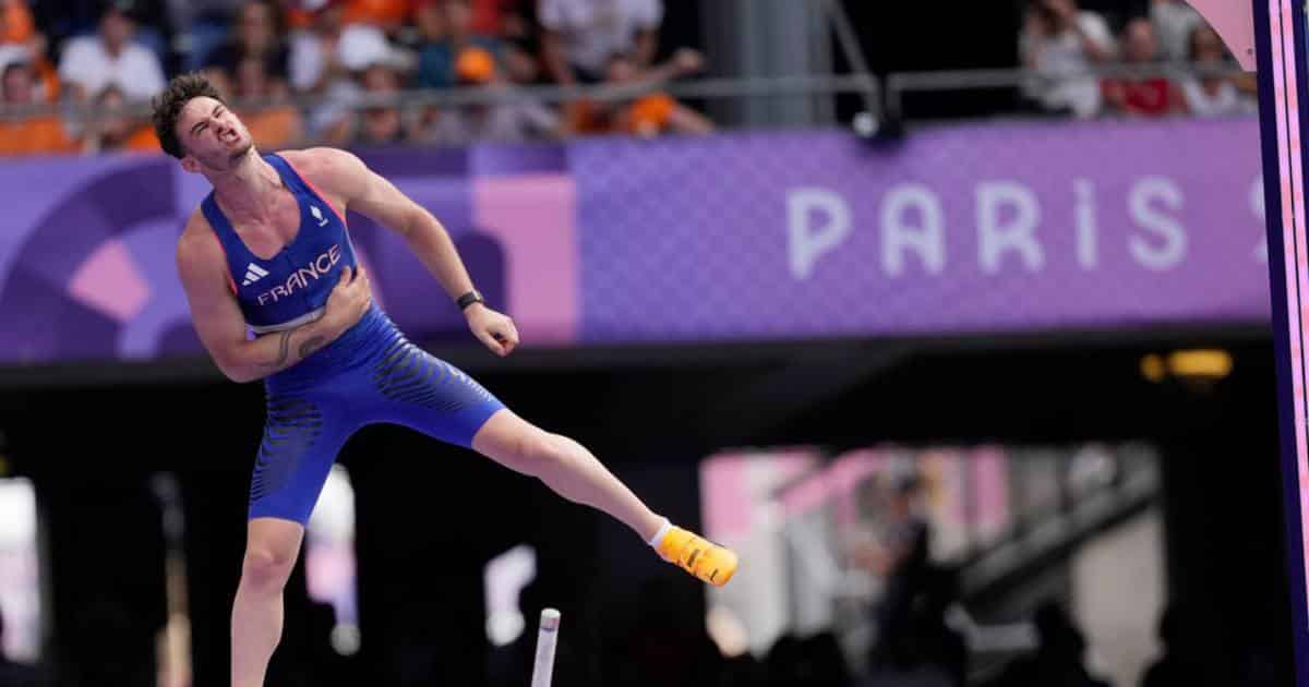 แอนโธนี อัมมิราติ เกือบจะกระโดดข้ามคานที่ความสูง 5.70 เมตรได้แล้ว