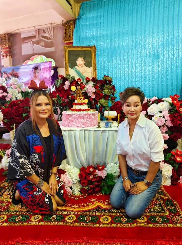 โอ่ง สลักจิต-จันทร์จวง ดวงจันทร์ ร่วมทำบุญวันเกิดให้ แม่ผึ้ง พุ่ทพวง