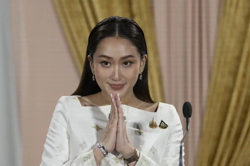 แพทองธาร ชินวัตร นายกรัฐมนตรีคนใหม่ของไทย พูดคุยกับสื่อมวลชน หลังจากได้รับพระราชทานจดหมายรับรองให้ดำรงตำแหน่งดังกล่าว ณ สำนักงานใหญ่พรรคเพื่อไทย ในกรุงเทพมหานคร ประเทศไทย เมื่อวันที่ 18 สิงหาคม 2567