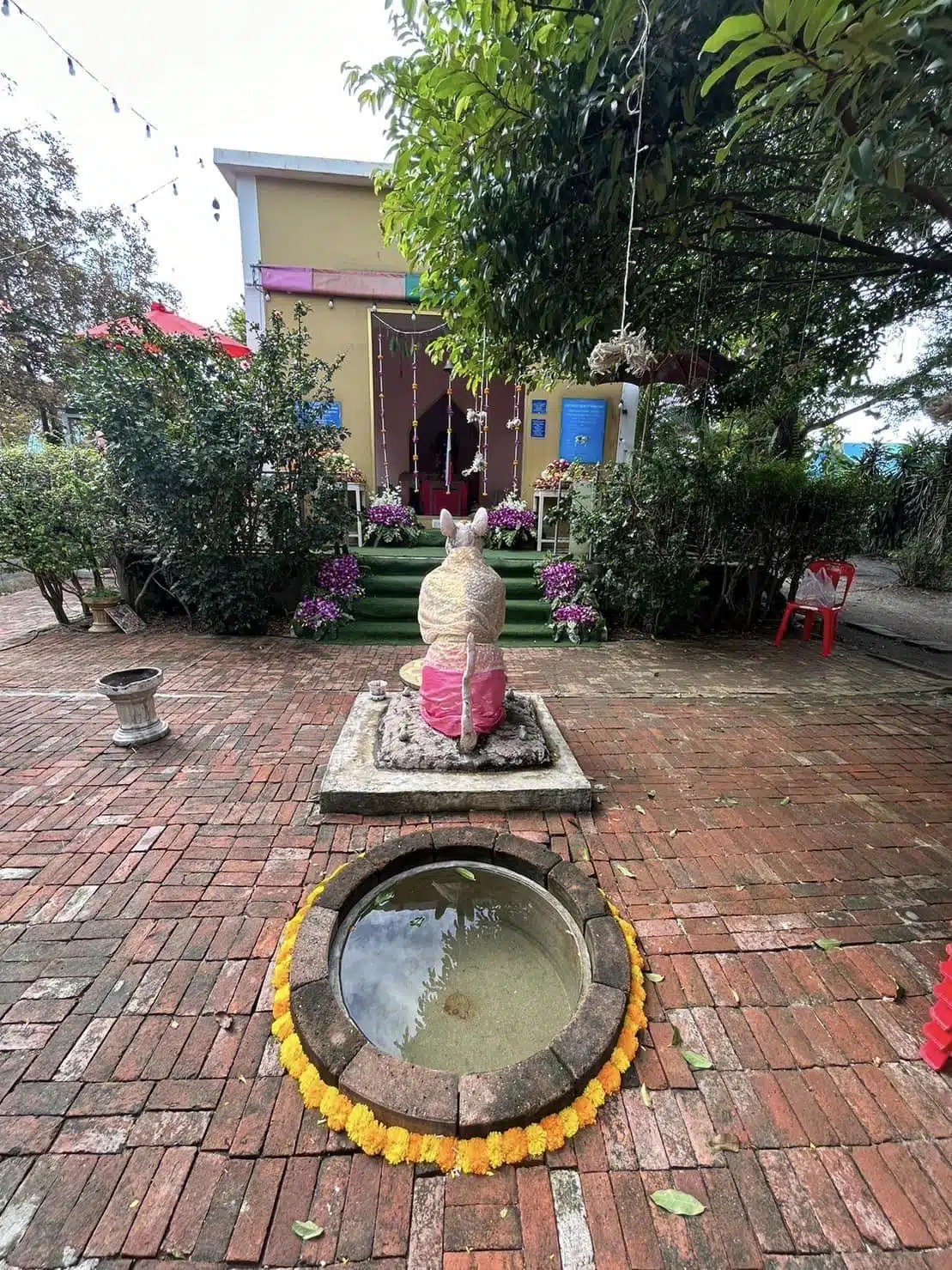 บรรยากาศภายใน เทวสถานพระพิฆเนศเจ็ดแยก นครปฐม