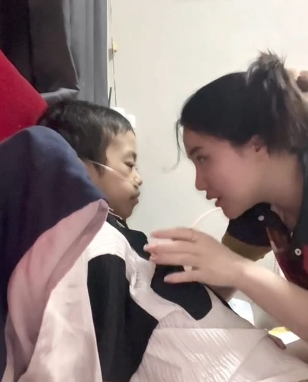 แม่เมย์น้องเอวา