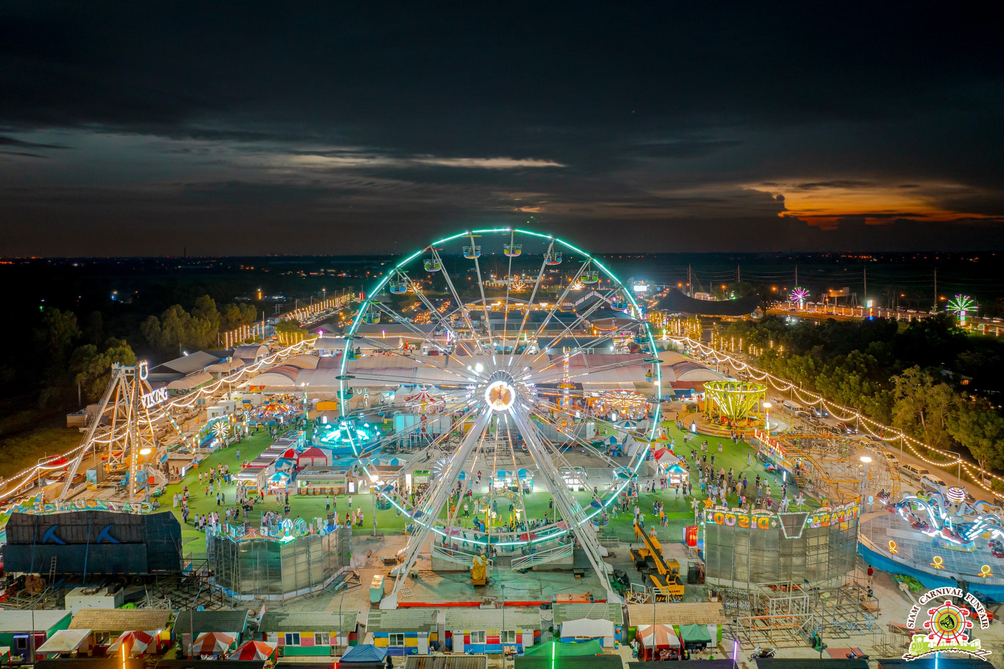 กลับมาอีกครั้งกับสวนสนุกเคลื่อนที่ที่ใหญ่ที่สุดในประเทศไทย Siam Carnival Funfair พร้อมเปิดให้บริการมอบความสนุกกัน ที่ลานด้านหลัง โตโยต้าเฟรนส์ชิบ สาขา นวนคร ( ดิ ไอเดิล โฮเทล แอนด์ เรสซิเดนซ์ ) อ.คลองหลวง จ.ปทุมธานี ตั้งแต่วันที่ 30 สิงหาคม - 15 กันยายน 2567 เปิดบริการ 17.00-23.00 น.