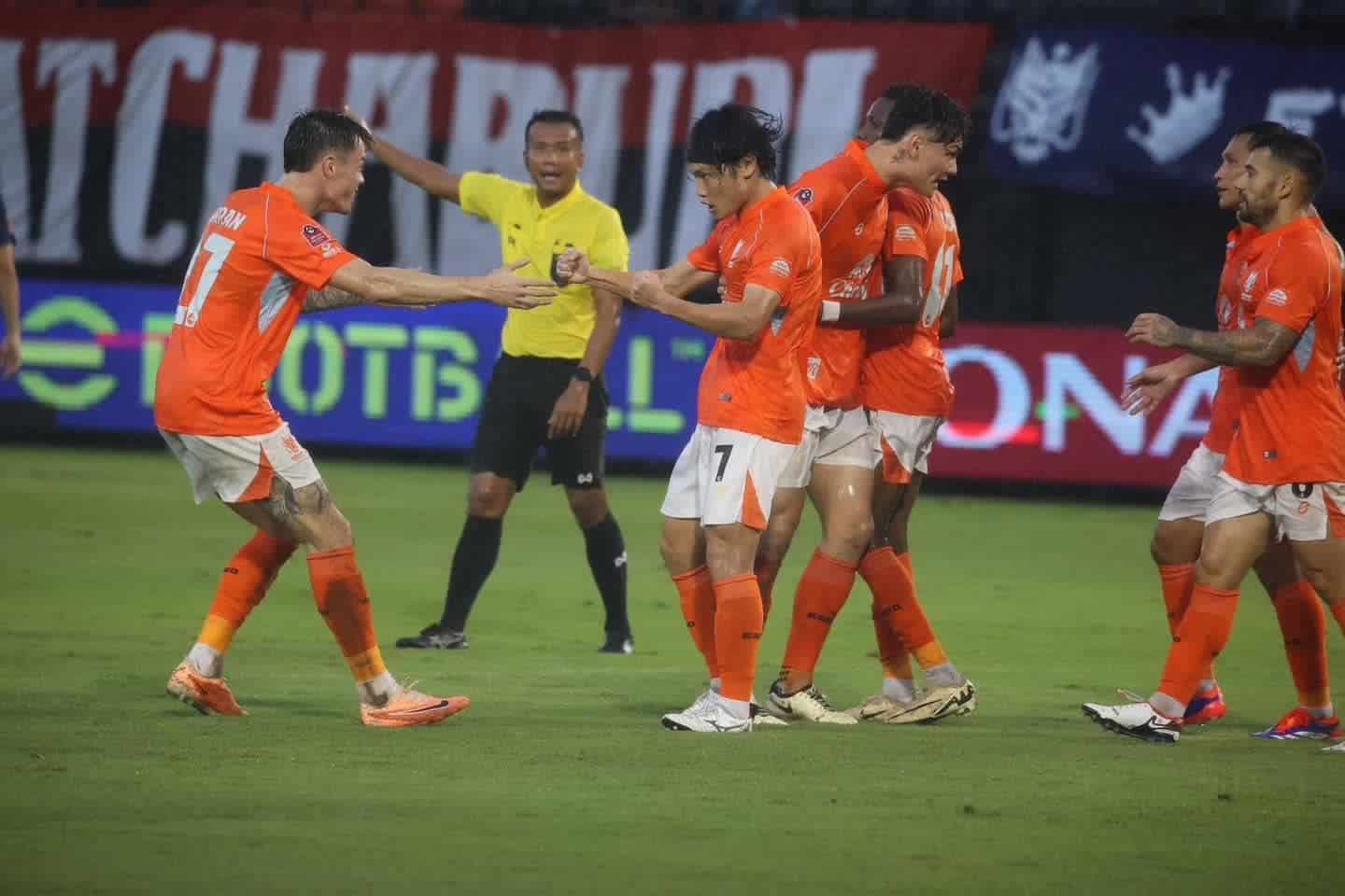 ผลฟุตบอล รีโว่ ไทยลีก ราชบุรี การท่าเรือ