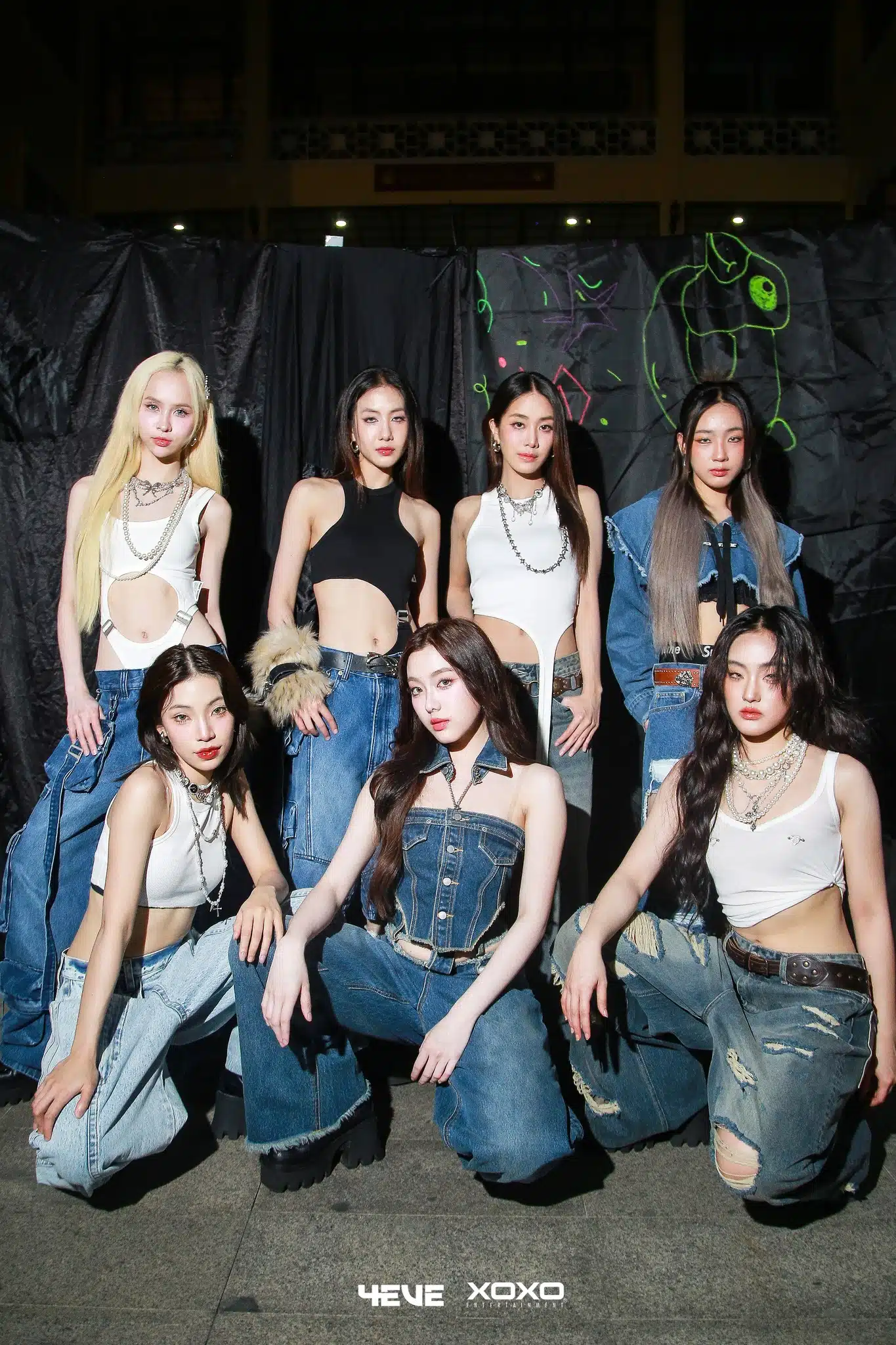 รอบเอเชียที่ได้แรงบรรดาลใจจากเกาหลี สำนักข่าว Bloomberg มีการรายงานเรื่องนี้ว่าอุตหสากรรม K-pop กำลังเจอกับวิกฤติทางอัตลักษณ์ (Identity Crisis) ฟิลิปินส์ มี BINI, Hori7on, ฮ่องกง มี Mirror และประเทศไทย มี 4EVE ทุกประเทศที่ได้รับอิธิพลจาก K-pop ต่าง localization ความ Pop ให้สอดคล้องกับประเทศตนและกลายเป็นวงดนตรีของประเทศนั้น ๆ