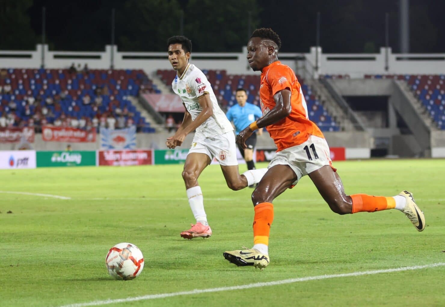 ผลฟุตบอล รีโว่ ไทยลีก ลำพูน ราชบุรี