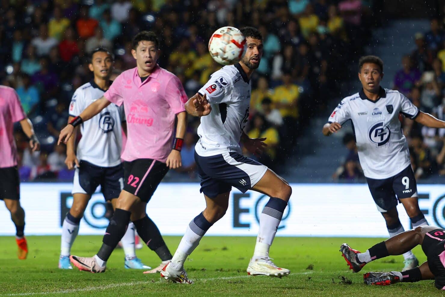ผลฟุตบอล รีโว่ ไทยลีก บุรีรัมย์ ประจวบ