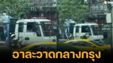 ระทึกอุกอาจกลางกรุงเทพ ตำรวจระดมกำลังยิงสกัด ชายคลั่งขับรถบรรทุก 6 ล้อ ชนดะ บริเวณแยกกล้วยน้ำไท ย่านพระราม 4