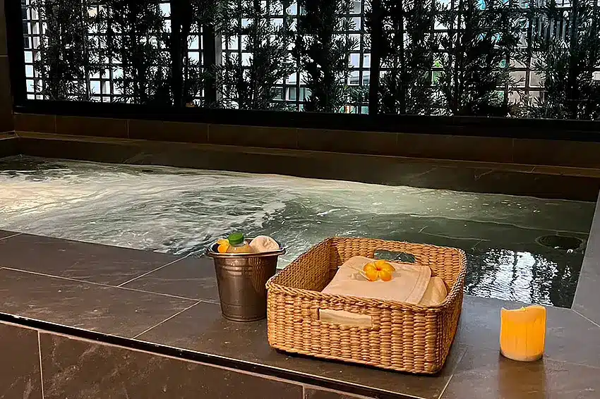 บ่อออนเซนแบบไพรเวท จาก kaizen-onsenbkk.com