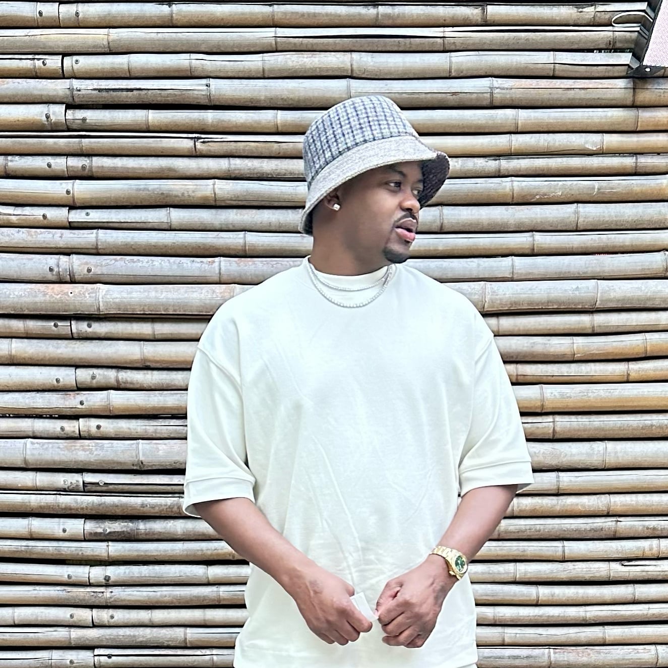 รอดนีย์ โจนส์ (Rodney Jones) หรือ ลิล ร็อด (Lil Rod) อดีตโปรดิวเซอร์และช่างกล้องวิดีโอ ได้ยื่นฟ้องทางเแพ่งกับศาลรัฐบาลกลางนิวยอร์ก โดยกล่าวหาว่าดิดดี้ได้กระทำการล่วงละเมิดและคุกคามทางเพศด้วยการลูบคลำ