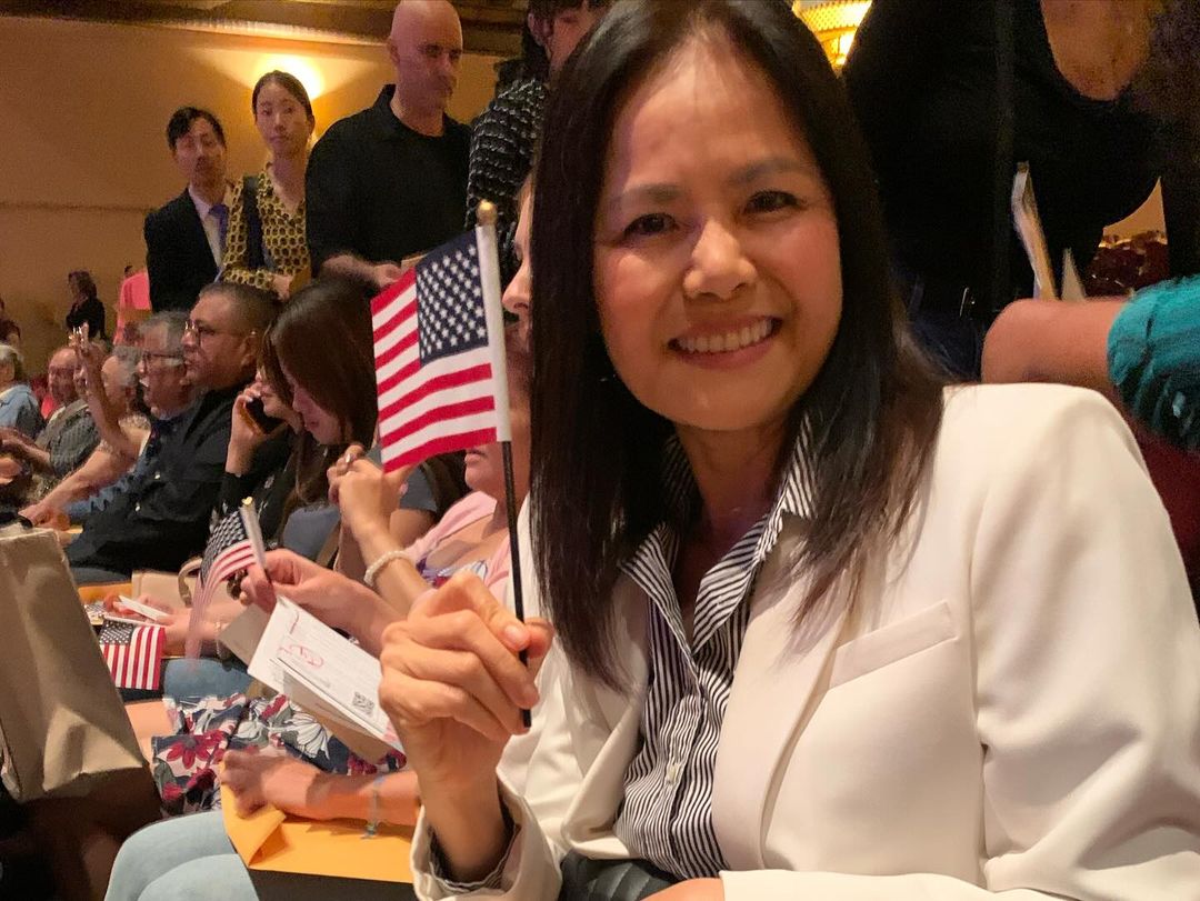 แม่ของเวียร์ ศุกลวัฒน์ แต่งงานใหม่ ย้ายไปอยู่สหรัฐอเมริกา