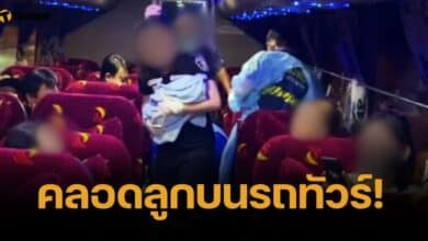 irl doesn't know she's pregnant. Giving birth on a tour bus