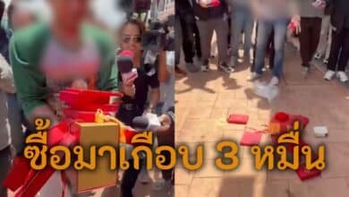 หนุ่มโยนของแถมทองร้านแม่ตั๊ก