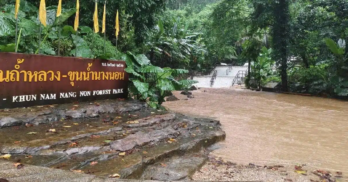 ถ้ำหลวง นำในถ้ำทะลัก