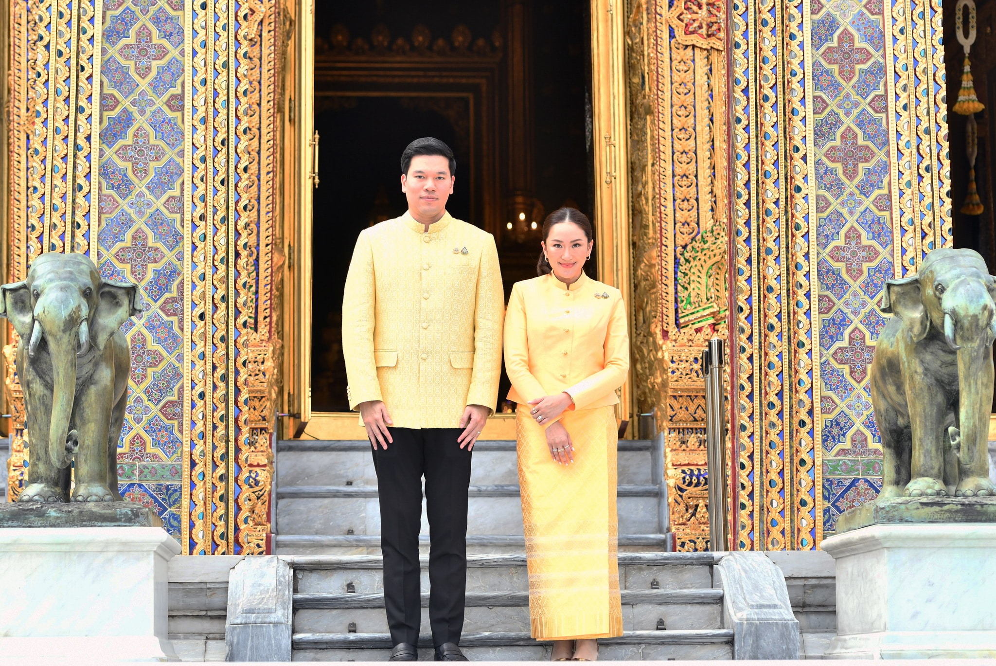 นายกอุ๊งอิ๊ง กราบ สมเด็จพระสังฆราช เอาฤกษ์เอาชัย ก่อนเข้าทำงานวันแรก-4