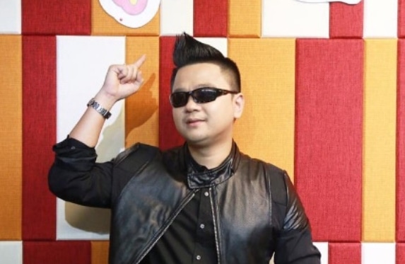 ประวัติ เอ เชิญยิ้ม