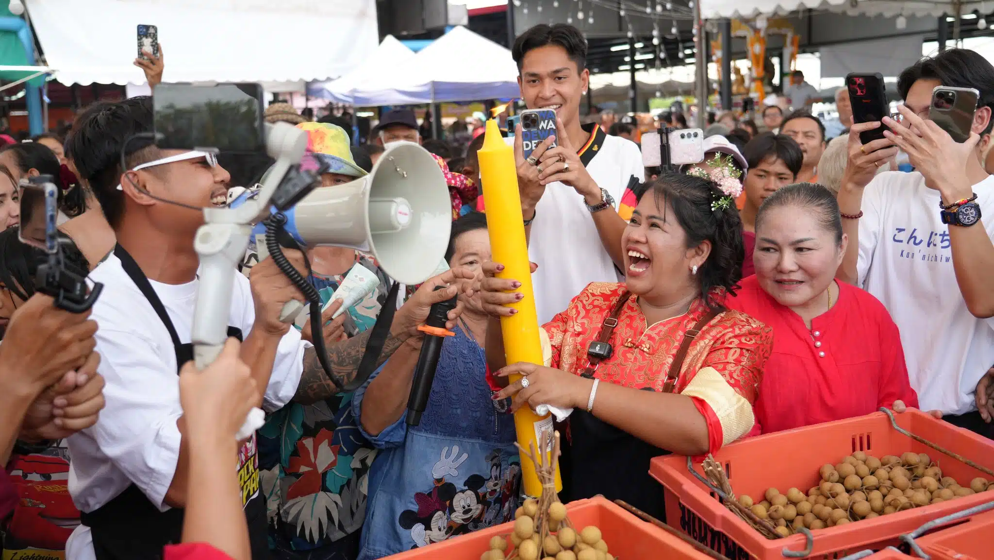 พี่ญาคนรุม ทำบุญถวายเทียนพรรษา
