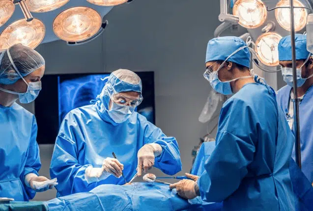 แพทย์ ตีพิมพ์การรักษาในวารสาร Mega journal of surgery เคสแรกของโลก หนุ่มหลอนเห็ดเมาตัดจู๋