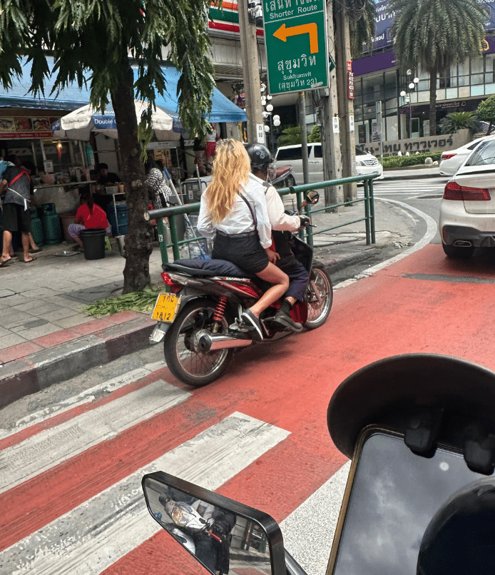 ภาพไวรัล ซ้อนท้ายวินแนบชิด