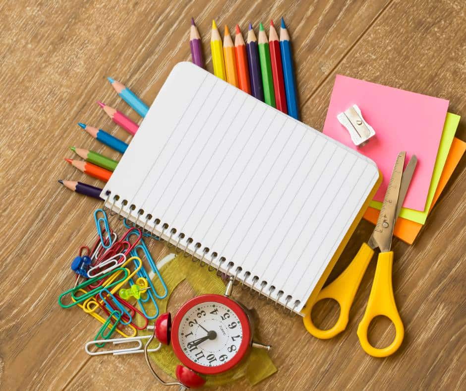 เครื่องเขียนที่จำเป็นต่อนักเรียน