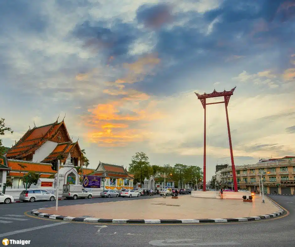 เสาชิงช้ากรุงเทพยามเย็น