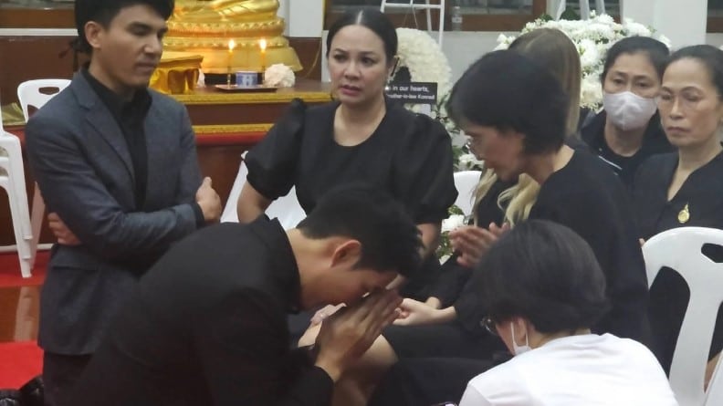 แอมป์ พีรวัศ บวชให้ อ๋อม อรรคพันธ์