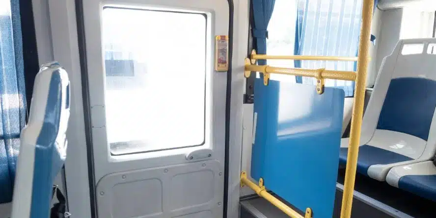 วิธีการเปิดประตูฉุกเฉินรถบัส