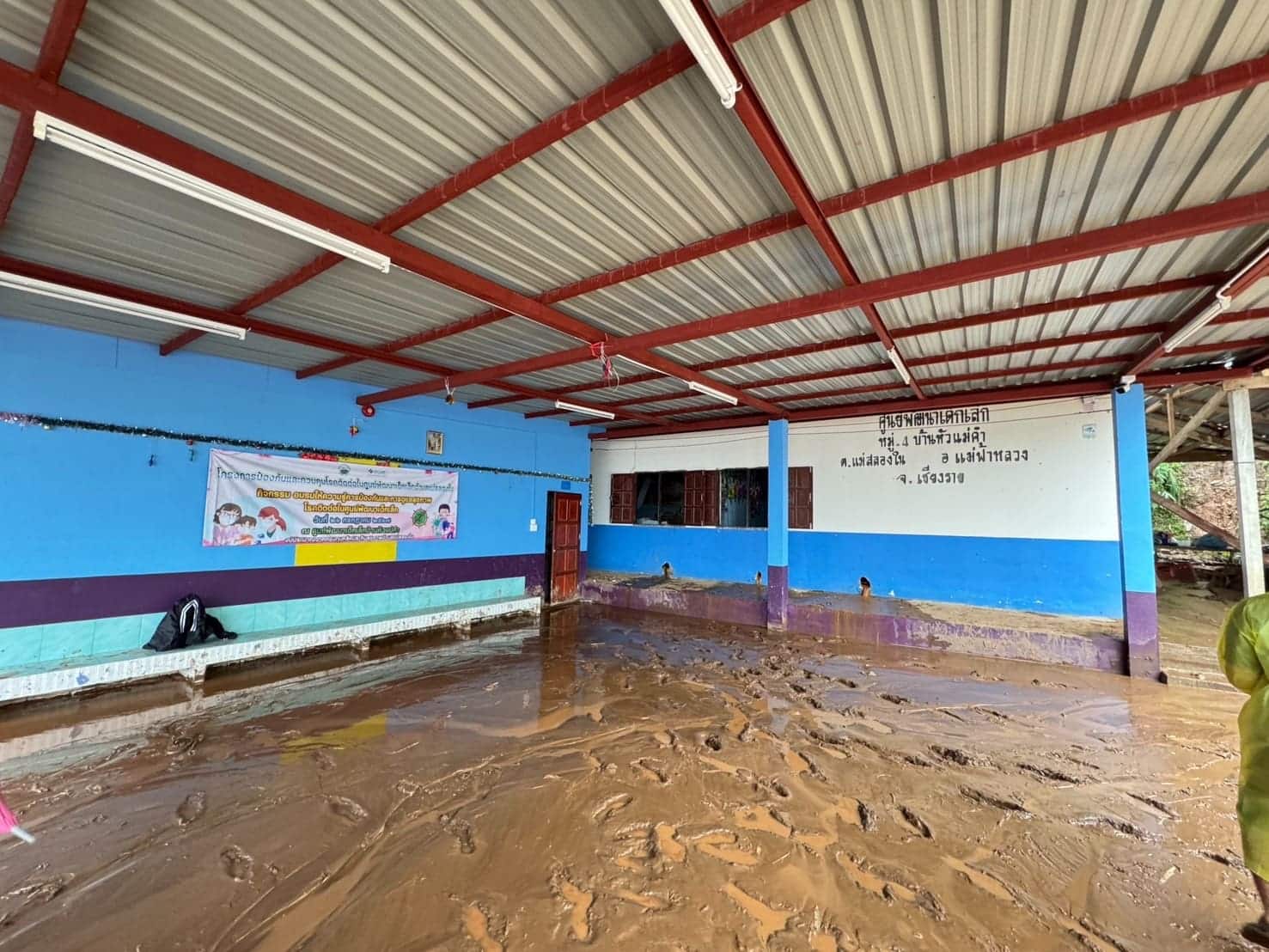 โครงการ “ช่อง 8 ปันน้ำใจ”จึงเดินหน้าเร่งเข้าช่วยเหลือประชาชนอย่างสุดกำลังและความสามารถ