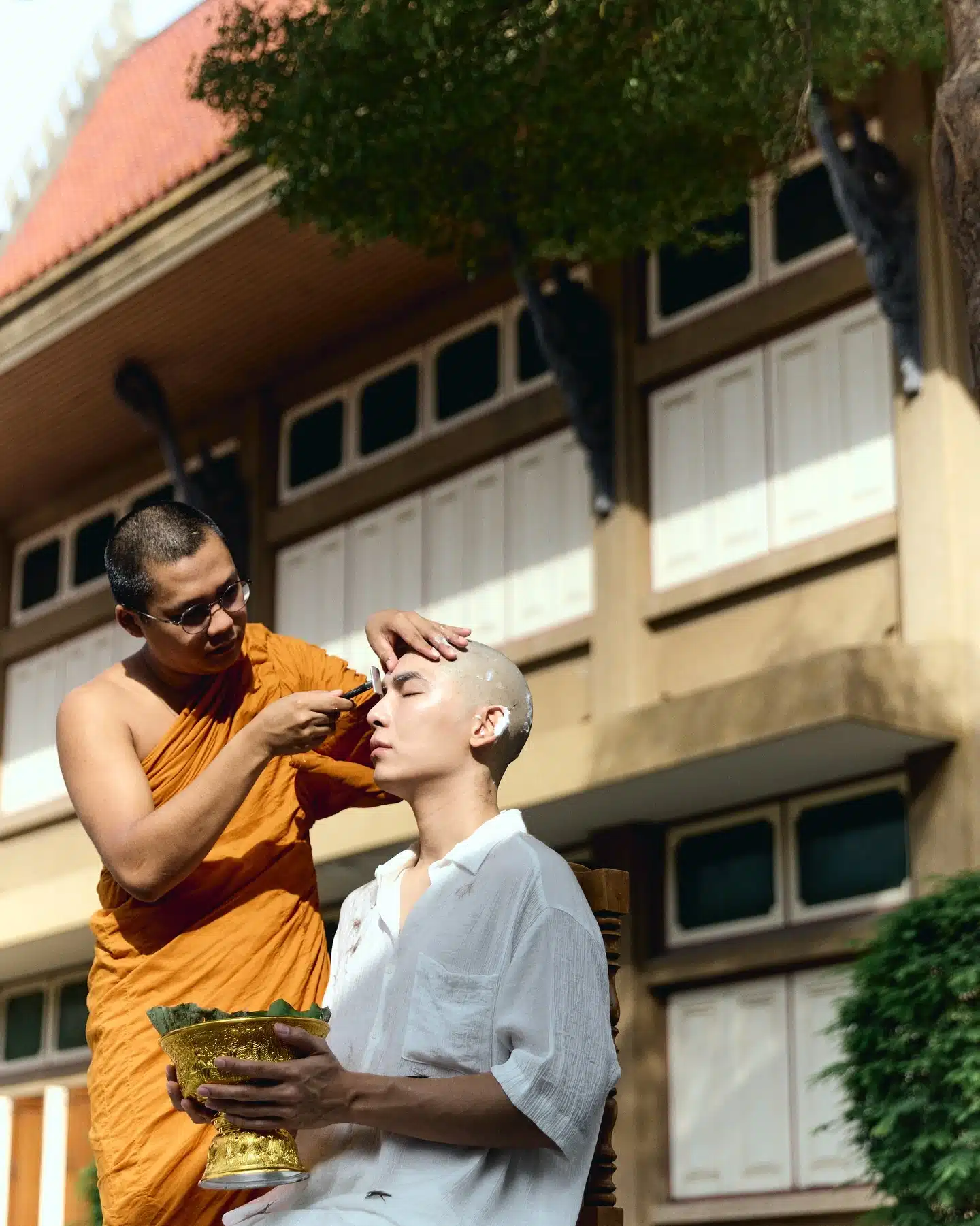 ปลงผม มิว เข้สพิธีอูปสมบททดแดนคุณพ่อแม่