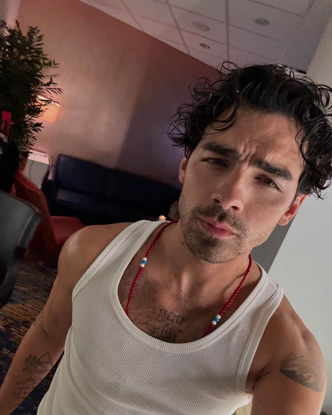 โจมีภาพลักษณ์เป็นไอคอนด้านแฟชั่น และร่วมงานกับแบรนด์ดังต่าง ๆ ทั้งในวงการดนตรีและแฟชั่น