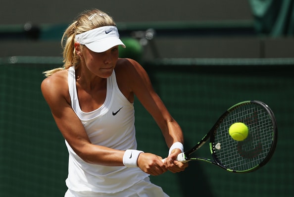 โซเฟีย ซุก (sofya zhuk) ถือว่าเป็นนักเทนนิสสาวดังในบ้านเกิด ซึ่งจะก้าวขึ้นมาเป็นดาวเด่นต่อจาก มาเรีย ชาราโปว่า อดีตนักเทนนิสสาวระดับซูเปอร์สตาร์รุ่นพี่ หลังผงาดคว้าแชมป์เยาวชนวิมเบิลดัน ด้วยวัยเพียงแค่ 15 ปี รวมทั้งยังคว้านักกีฬาเยาวชนยอดเยี่ยมของประเทศเมื่อปี 2015 ไปครอง