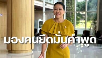 คนยึดมั่นในคำพูดคำผกา