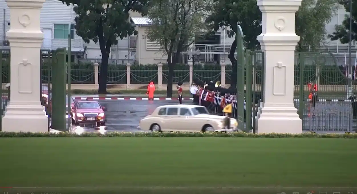 ทะเบียนรถพระที่นั่ง ในหลวง-ราชินี เสด็จฯ วันนวมินทรมหาราช 13 ต.ค.-1