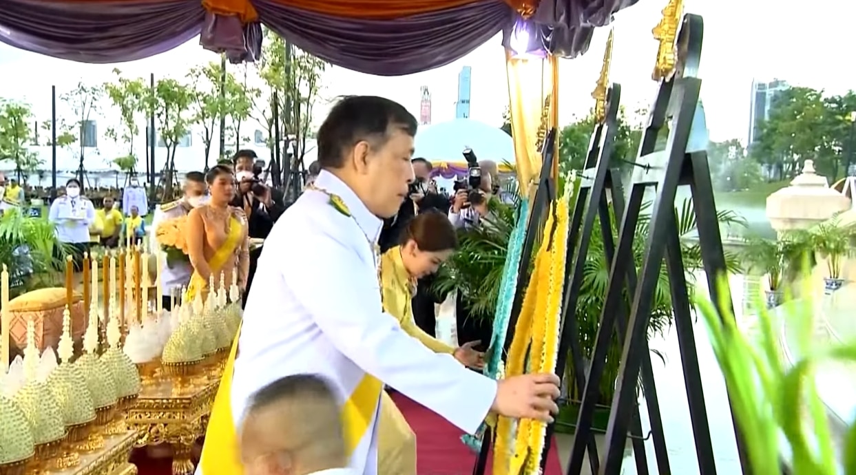 ทะเบียนรถพระที่นั่ง ในหลวง-ราชินี เสด็จฯ วันนวมินทรมหาราช 13 ต.ค.