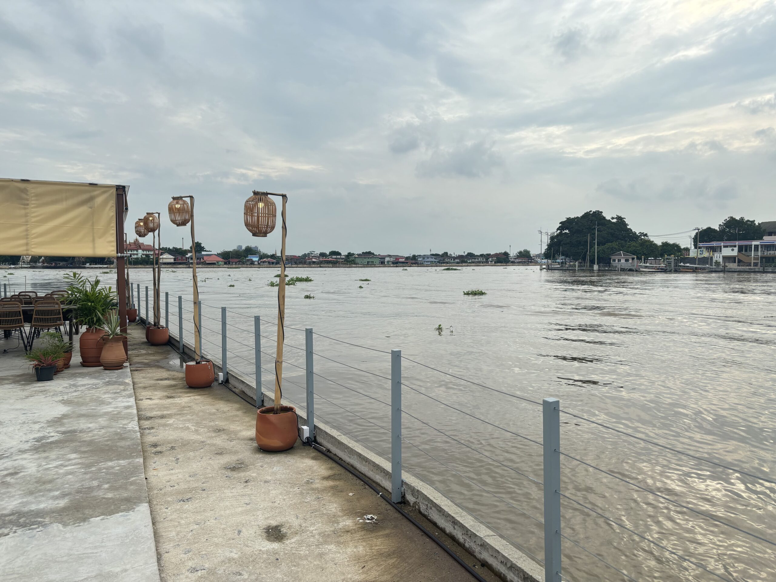 วิวริมน้ำร้าน Park Kret