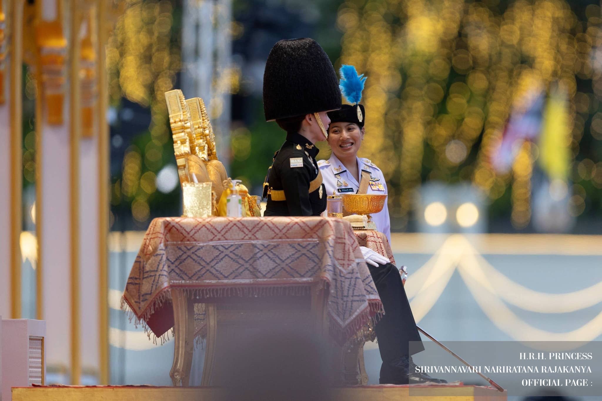 พืธีสวนสนามฉลองครบรอบ 6 ปีพระบาทสมเด็จพระเจ้าอยู่หัว