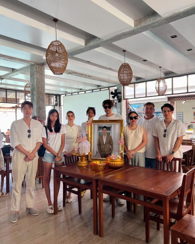 กีตาร์ และเพื่อนๆ ร่วมพิธีลอยอังคาร อ๋อม อรรคพันธ์