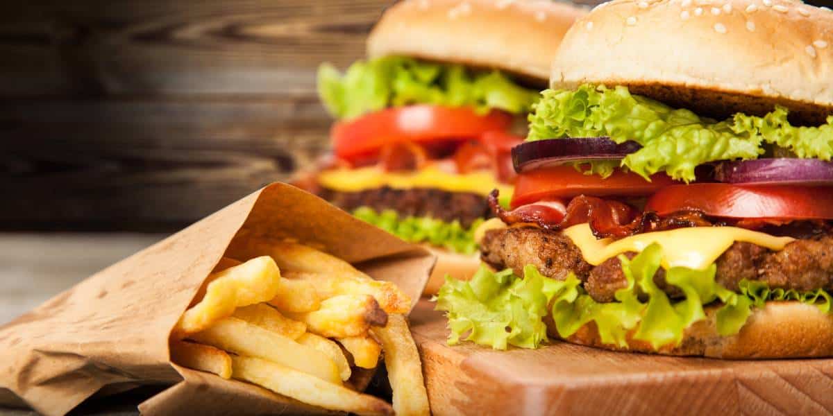 อาหารทอด ไก่ทอด และฟาสต์ฟู้ด มีไขมันอิ่มตัวและไขมันทรานส์สูง