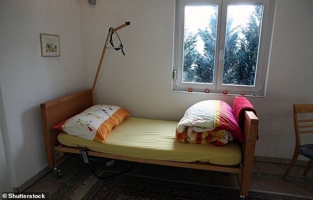 รูปถ่ายเตียงในคลินิก Dignitas Assisted Dying ในเมือง Pfaffikon ประเทศสวิตเซอร์แลนด์