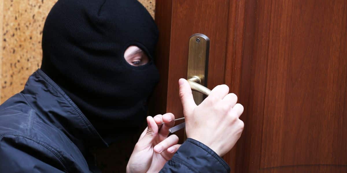 โจรบุกรุกบ้าน 2 หลัง ในเมืองนิวพอร์ต ประเทศเวลส์