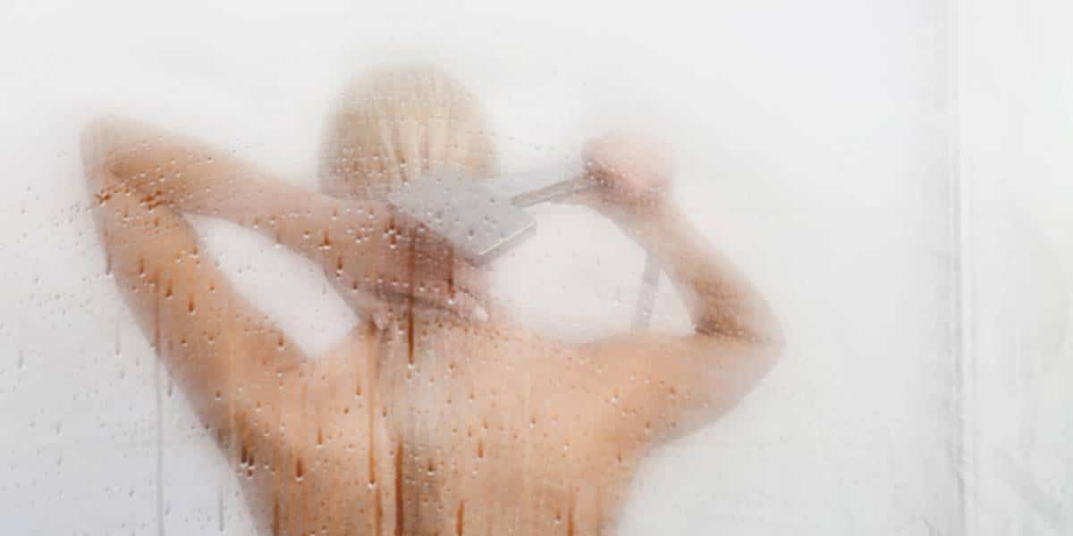 แพทย์เห็นตรงกันสาว ๆ ปัสสาวะขณะยืนอาบน้ำได้ ไม่เกิดอันตราย