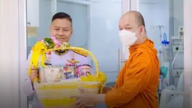 เจ้าคุณพระสินีนาถ มอบหมายผู้แทน เชิญกระเช้าถวายพระธรรมวชิรมงคล รักษาตัวอยู่ที่โรงพยาบาลธนบุรี