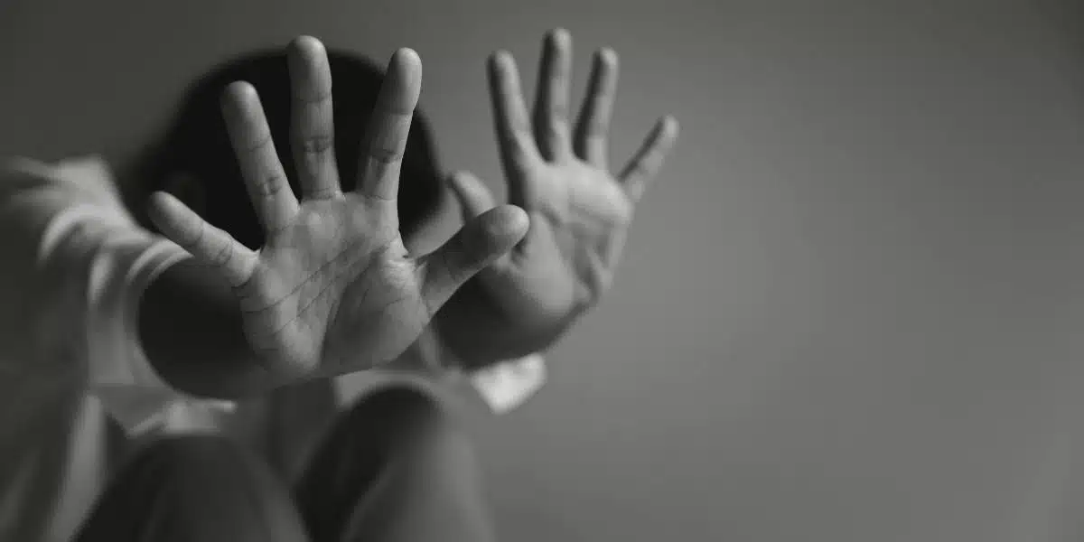 เด็กสาว 15 ปี ถูกชาย 5 คนข่มขืน