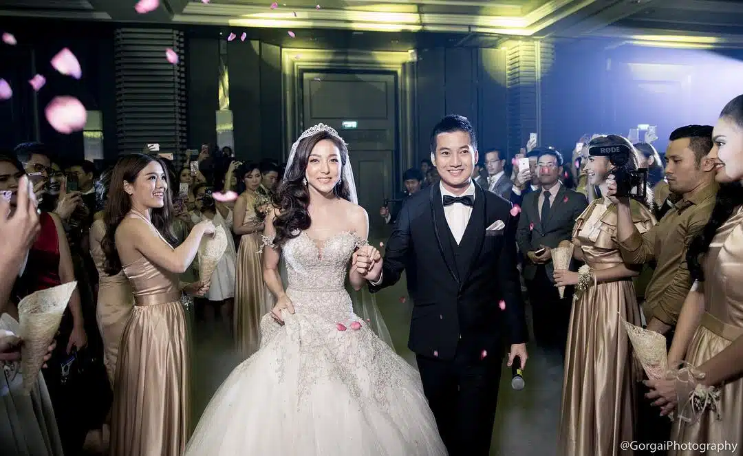 ย้อนภาพวันแต่งงาน เชน ธนา หอบสินสอด 168 ล้านสู่ขอ เจมส์ กณิการ์-3