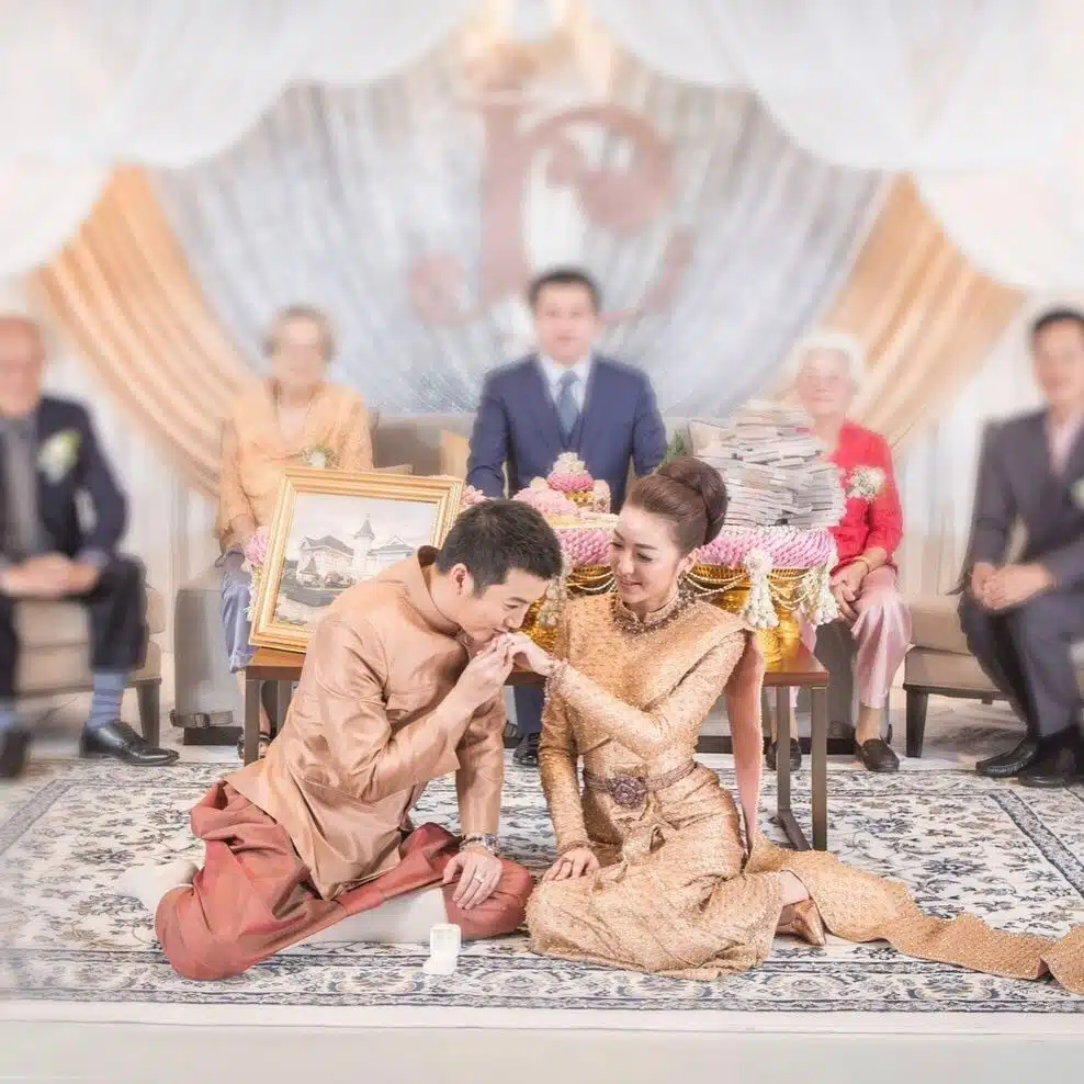 ย้อนภาพวันแต่งงาน เชน ธนา หอบสินสอด 168 ล้านสู่ขอ เจมส์ กณิการ์-2