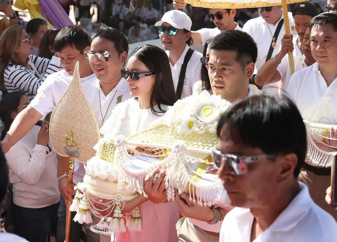 นุ่น วรนุช และสามี เผยยอดเงินทำบุญทอดกฐินถวายหลวงปู่ศิลา วัดพระธาตุหมื่นหิน จ.กาฬสินธุ์-2