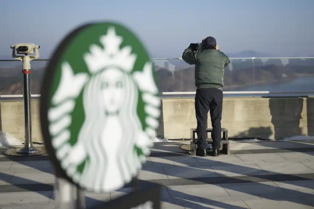 เกาหลีใต้ เปิดร้านสตาร์บัคส์ สาขาชายแดน จิบกาแฟมองเห็นหมู่บ้านเกาหลีเหนือ