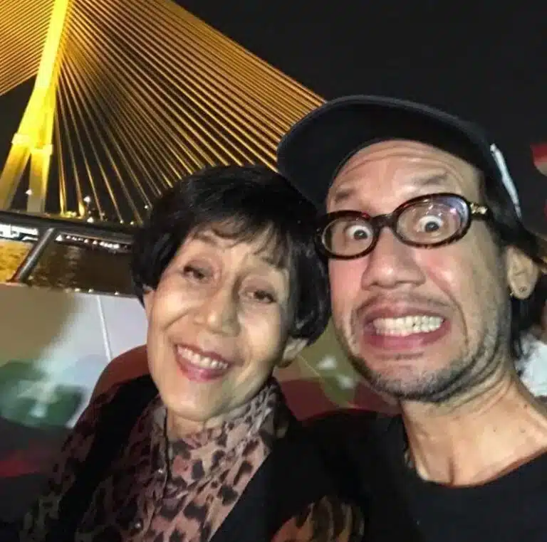 อุ้ม พรรษวุฒิ กับคุณแม่